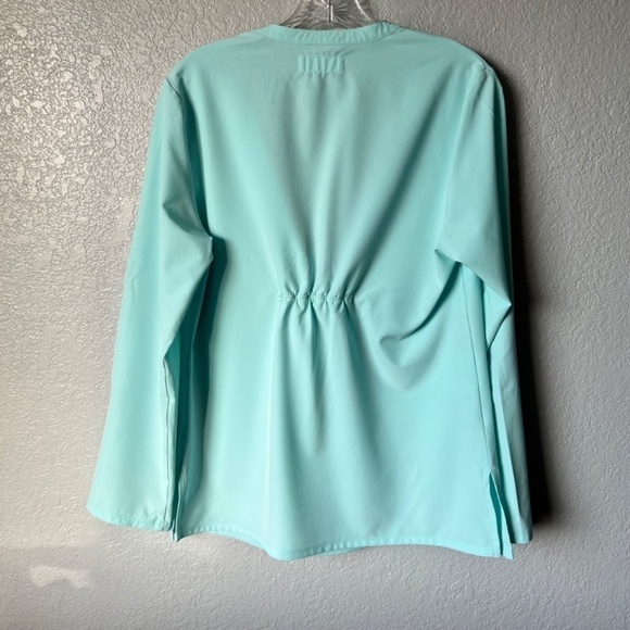 Carve Designs roll-up and snap sleeves, tie front lightweight top - Picture 2 of 11